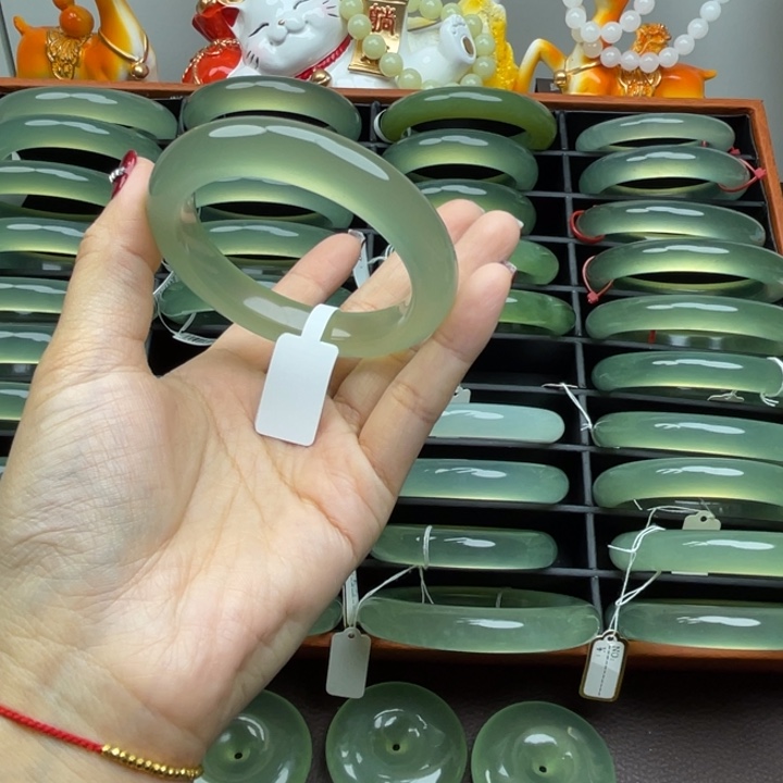 日***光岫玉未镶嵌手镯岫玉