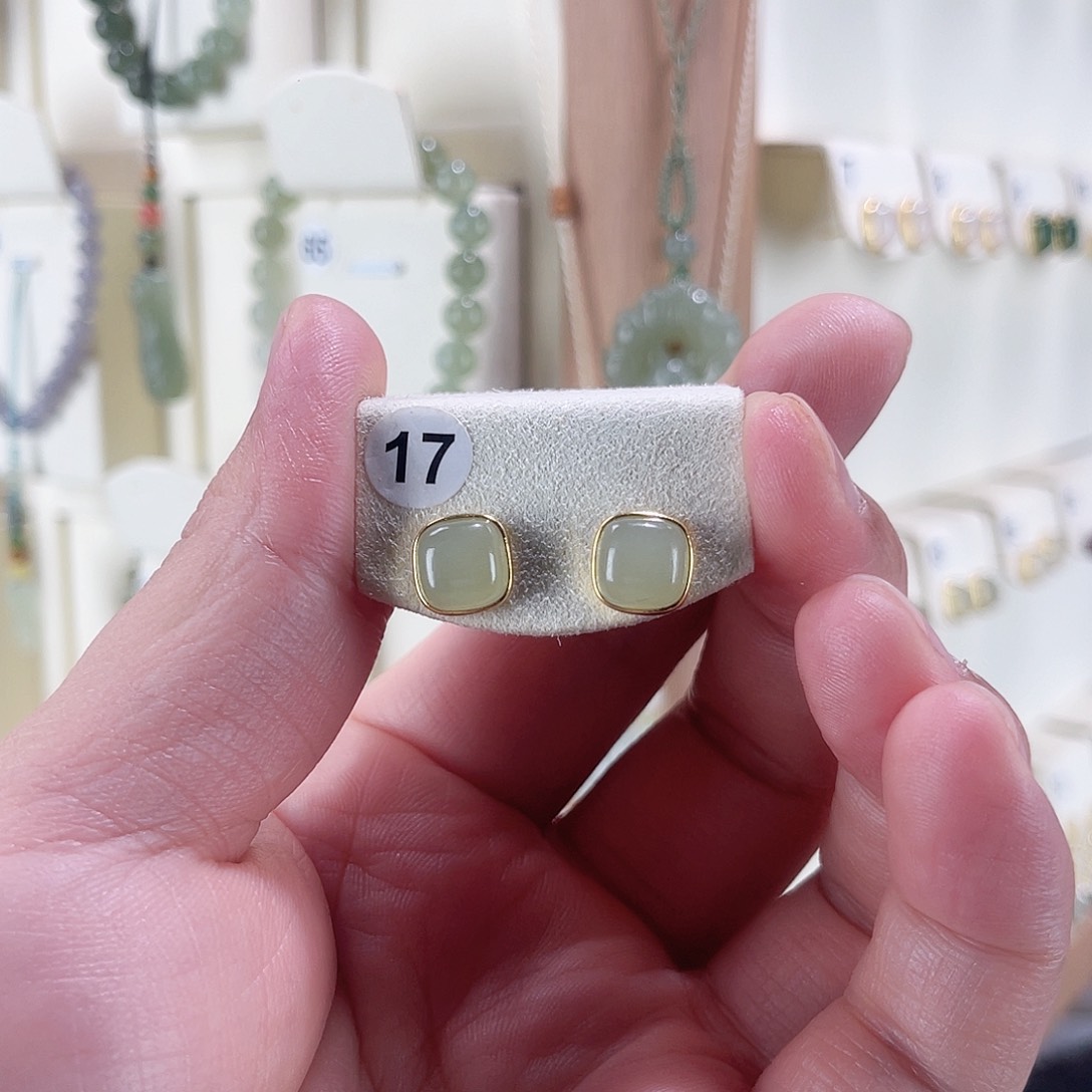 银S925镀金镶嵌和田玉耳饰微微瑕方糖耳钉
