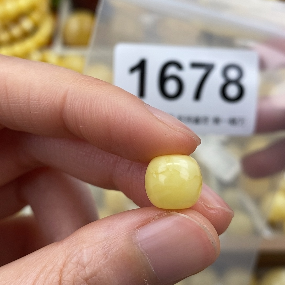 蜜蜡未镶嵌珠宝奇石10