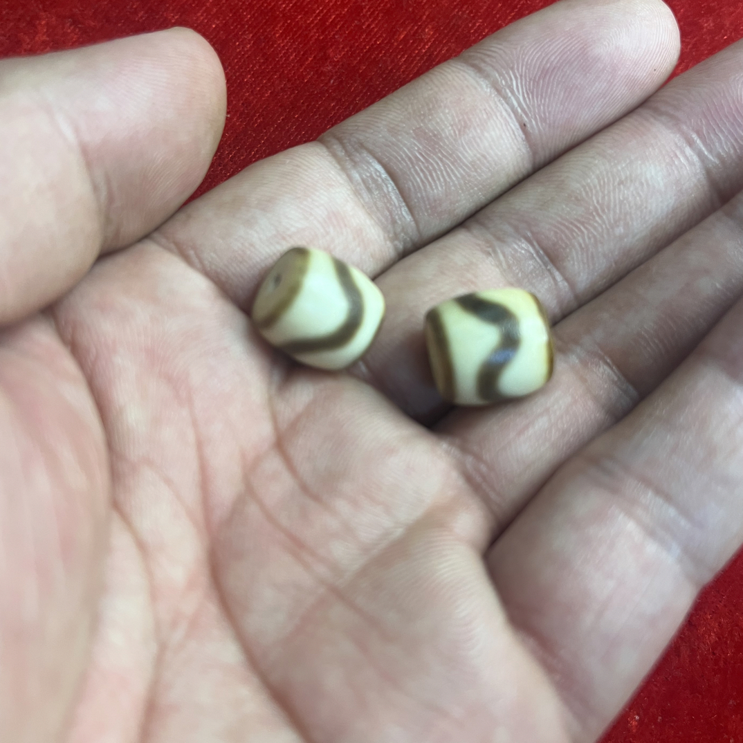 天珠玛瑙材质吊坠