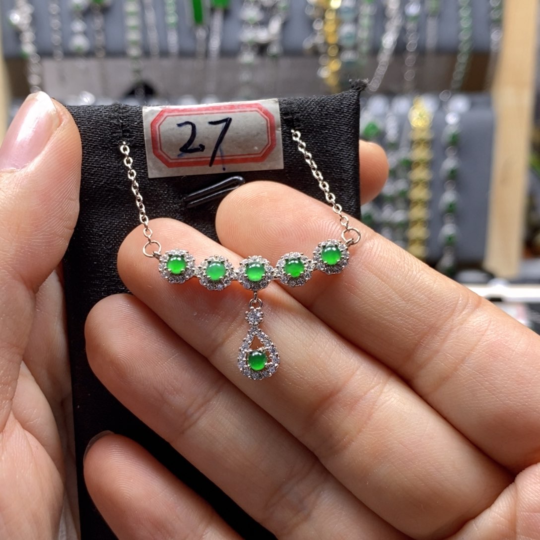 翡翠颈饰银S925镶嵌3mm大小