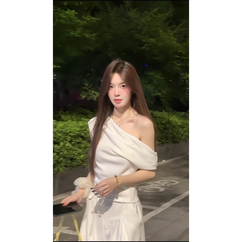 时尚潮流斜肩露肩上衣女2025夏季气质穿搭一整套简约垂感阔腿裤潮