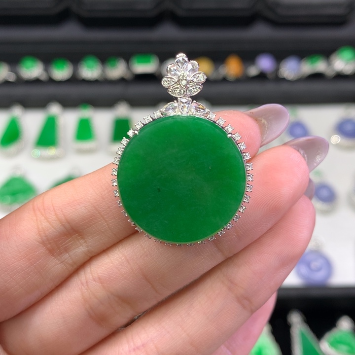 翡翠吊坠(不含链)18K金镶嵌赵*