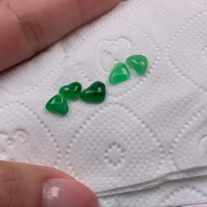 翡翠挂件未镶嵌翡翠