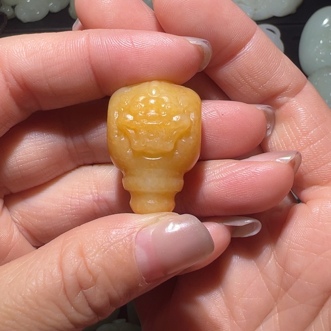 颈饰未镶嵌和田玉掌*宝