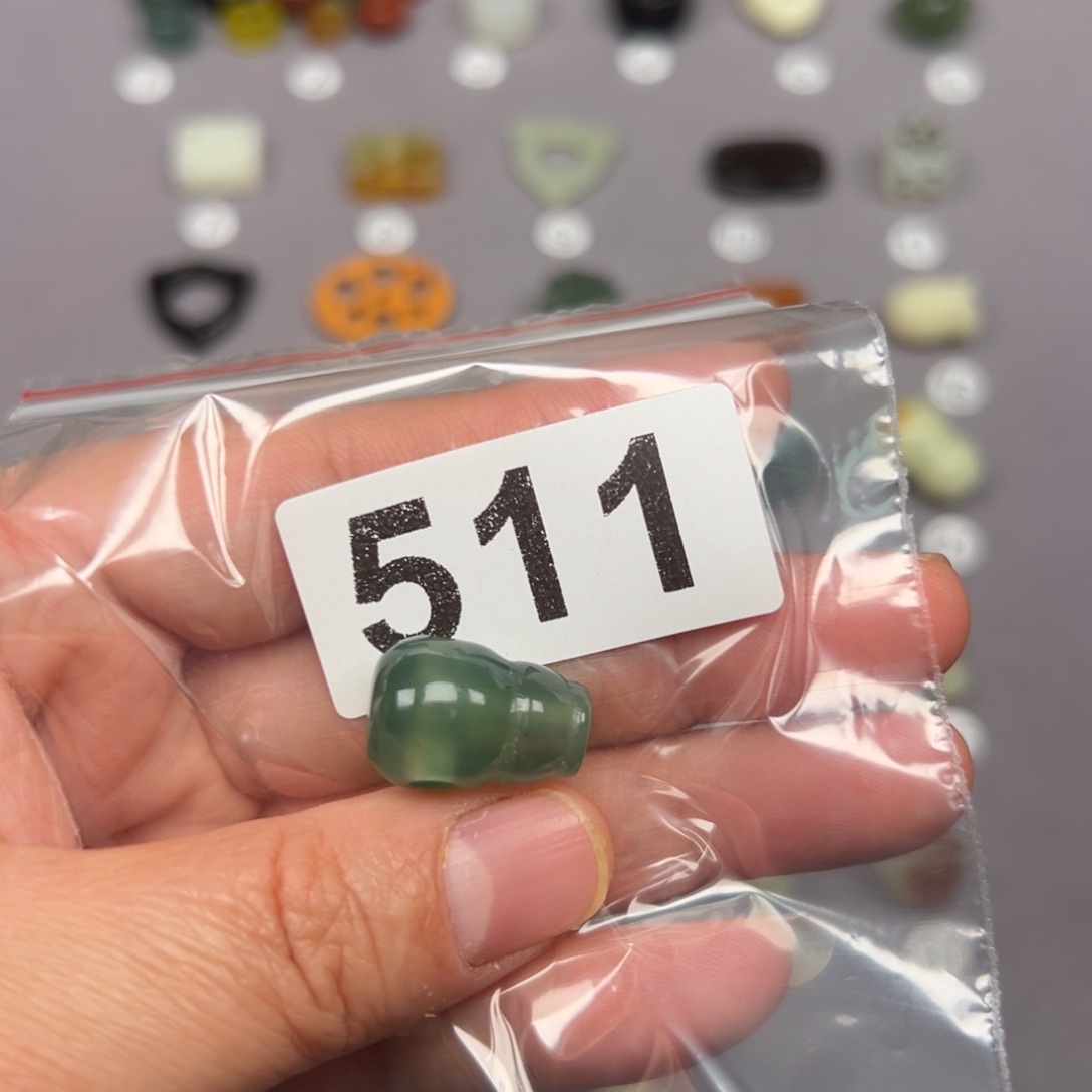 未镶嵌蛇纹石玉颈饰酒****d