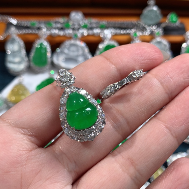 【闪购商品】翡翠颈饰18K金镶嵌葫芦