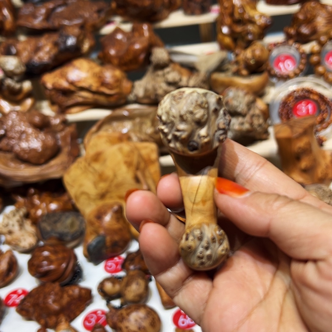 柏木太行原皮刺榴花如意把件