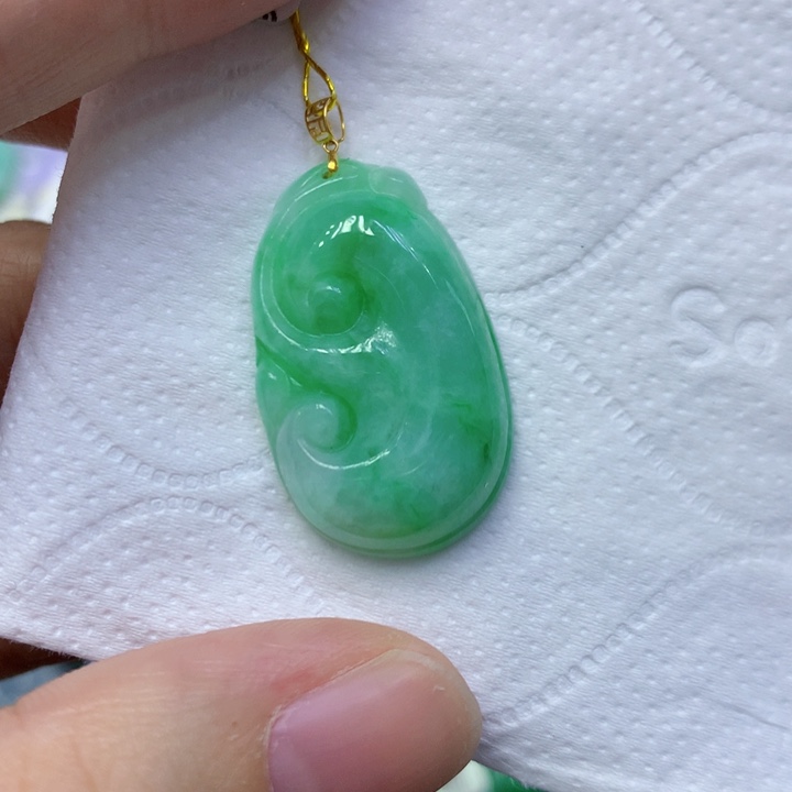 颈饰18K金镶嵌翡翠