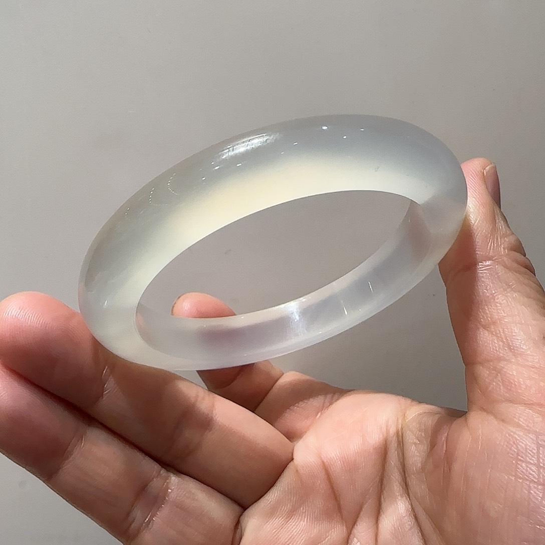 玛瑙/玉髓手镯未镶嵌?