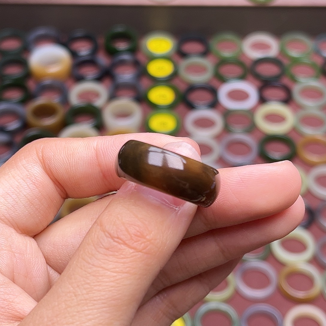 和田玉未镶嵌戒指18内径 乌木楼兰 无鉴赏