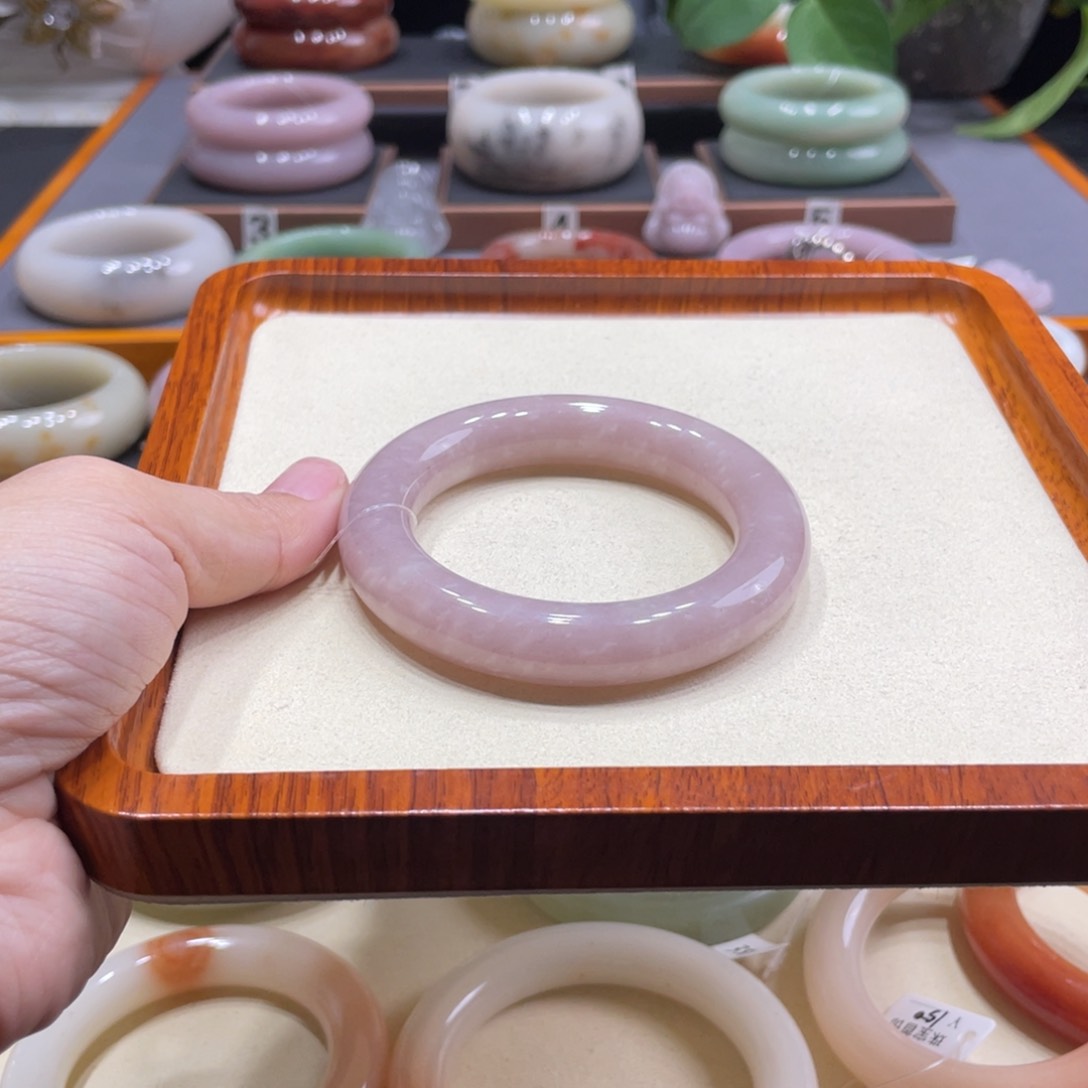 石英质玉手镯未镶嵌动**楚