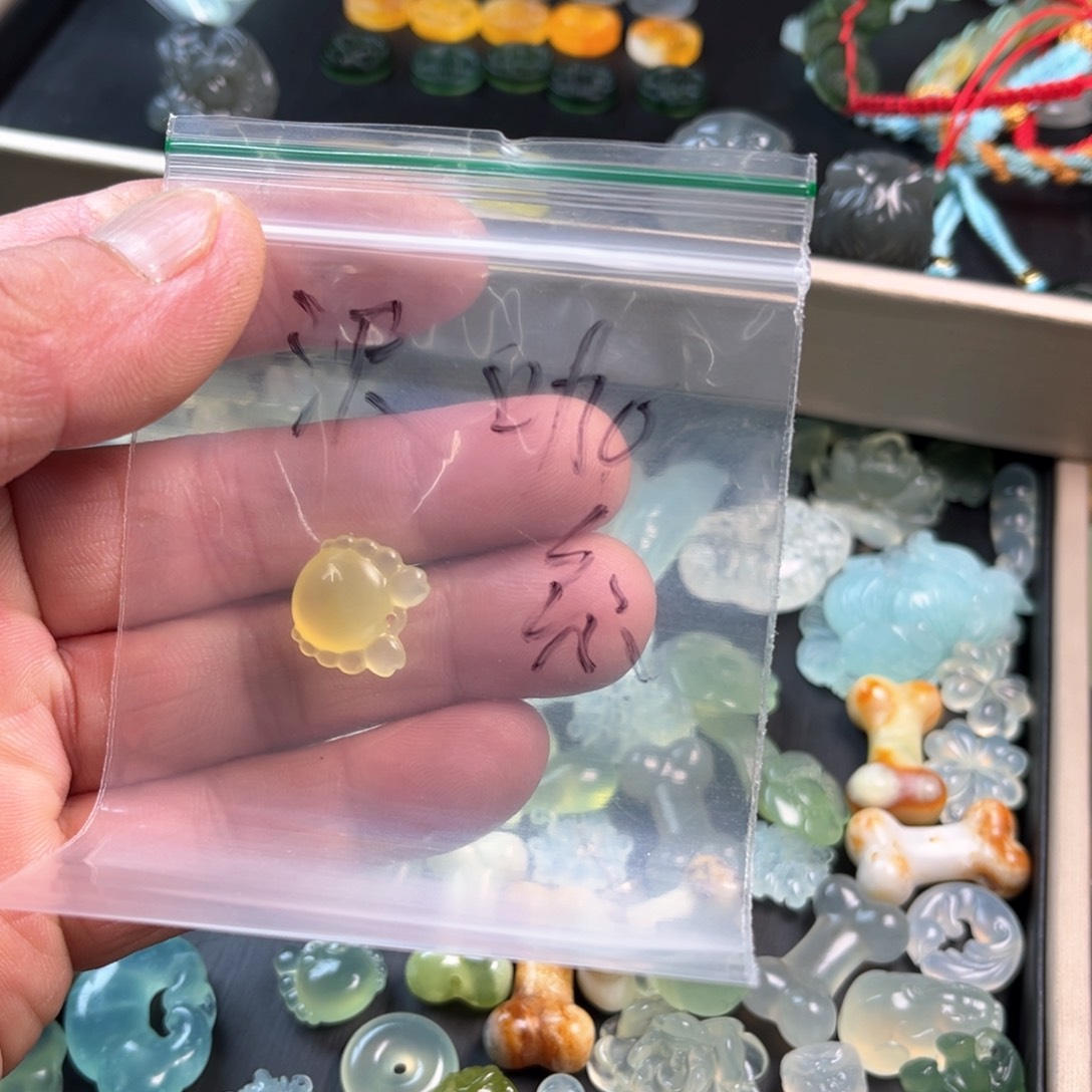 蛇纹石玉原石未镶嵌沢*