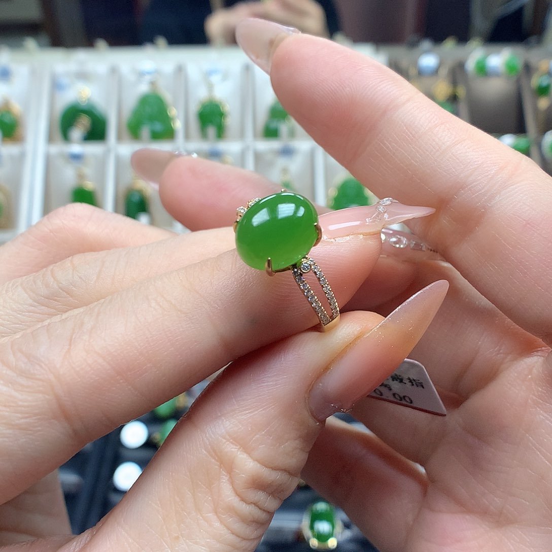 和田玉戒指18K金镶嵌810