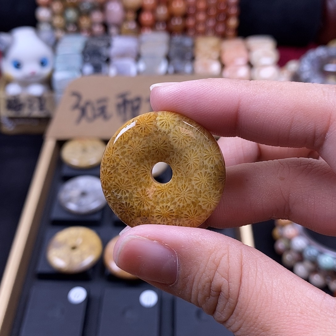 硅化珊瑚（珊瑚玉）平安扣 配顶珠和绳子 未镶嵌10