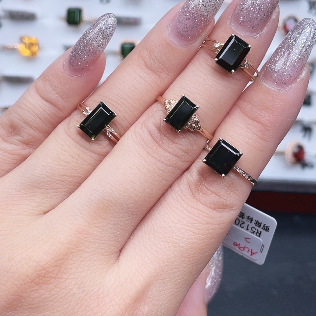 18K金镶嵌碧玺戒指