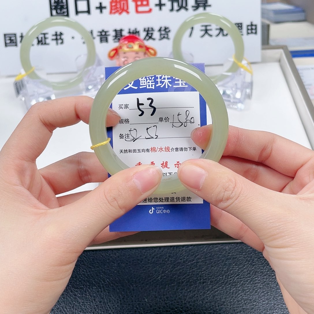 和田玉手镯未镶嵌