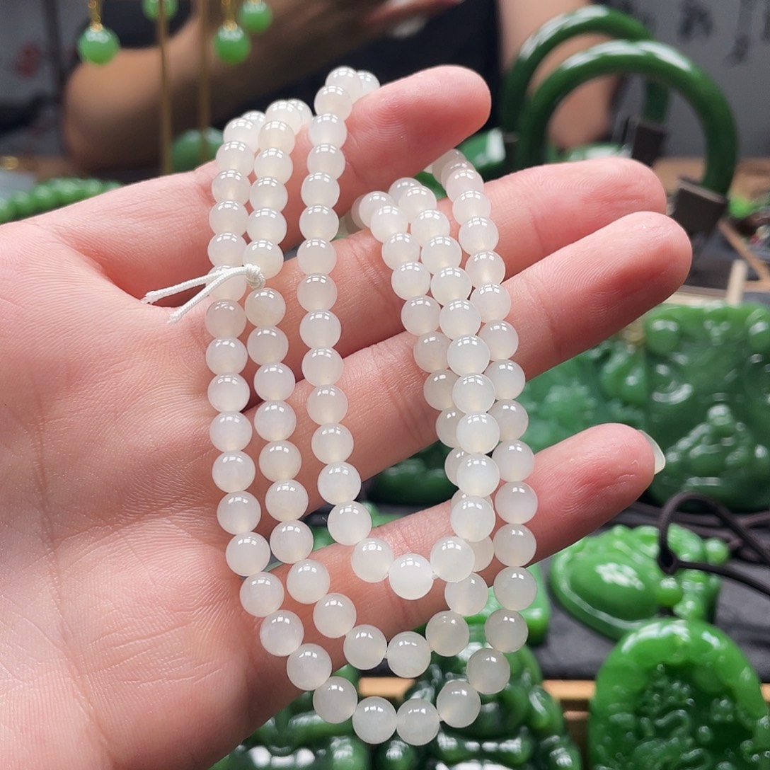 颈饰未镶嵌和田玉（白玉）