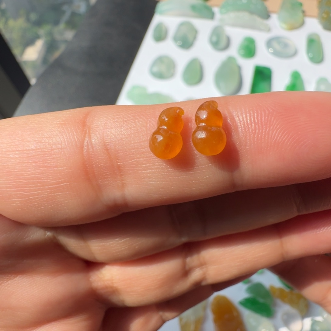 定制翡翠未镶嵌冰红葫芦一对