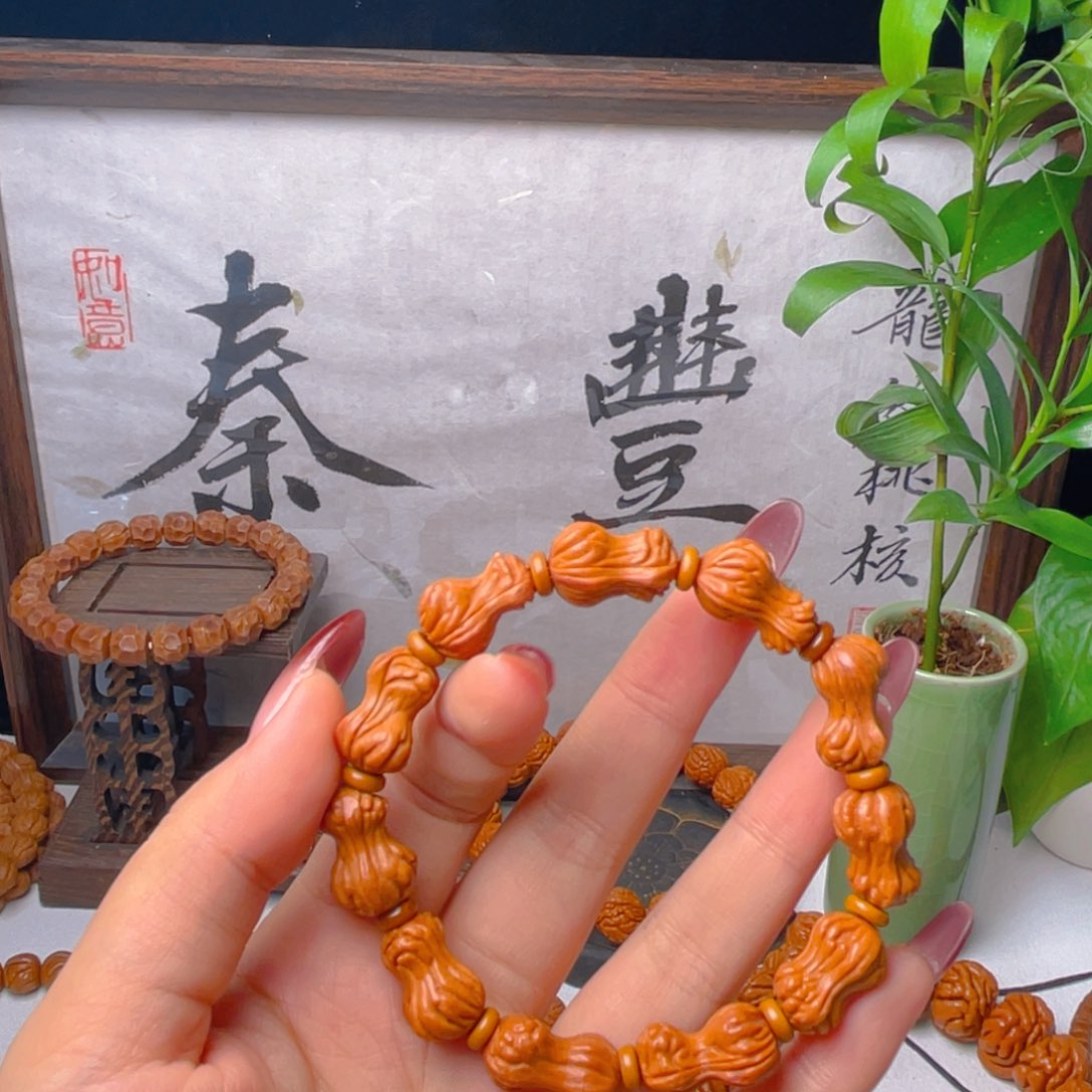 往***封秦岭龙纹桃核手串