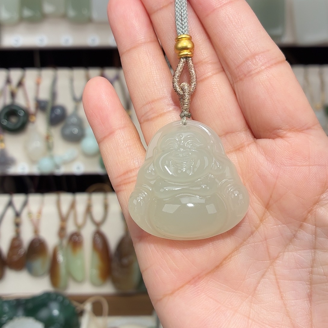 霞****和田玉未镶嵌颈饰佛公卡35左右