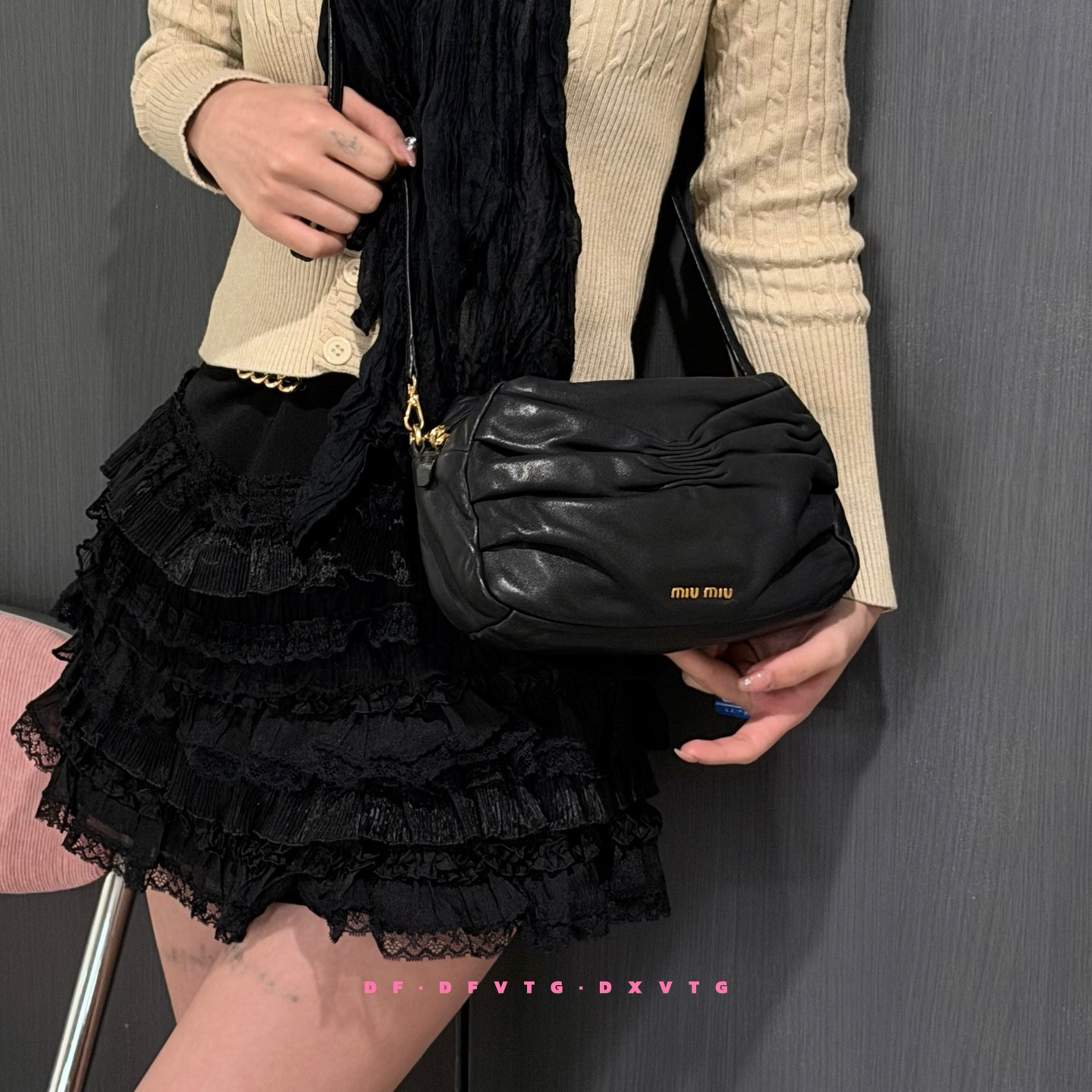 95新 MIU MIU/缪缪 miumiu 黑金泡芙斜挎包K