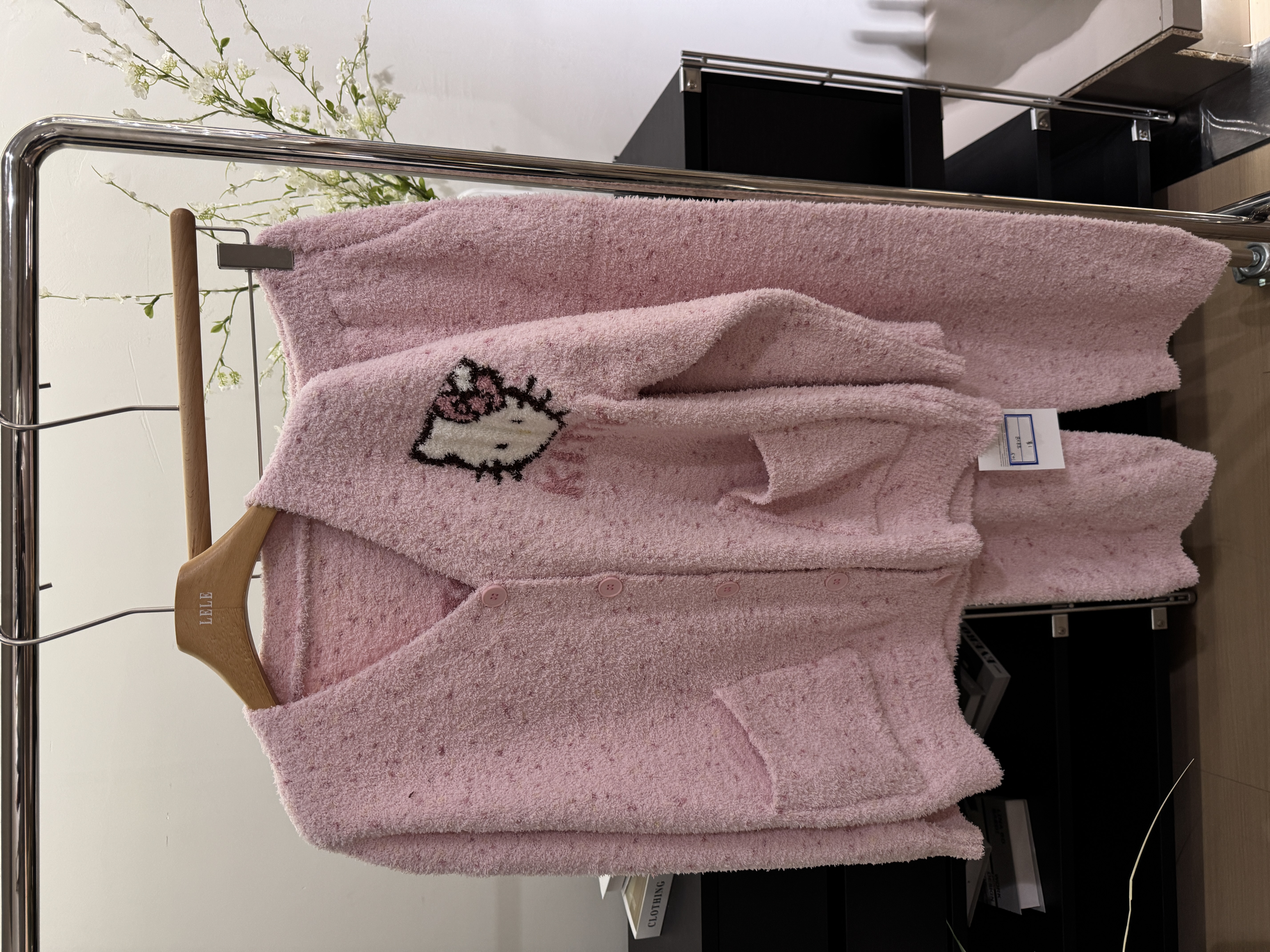 8828半边 绒粉色大KT款家居服套装 