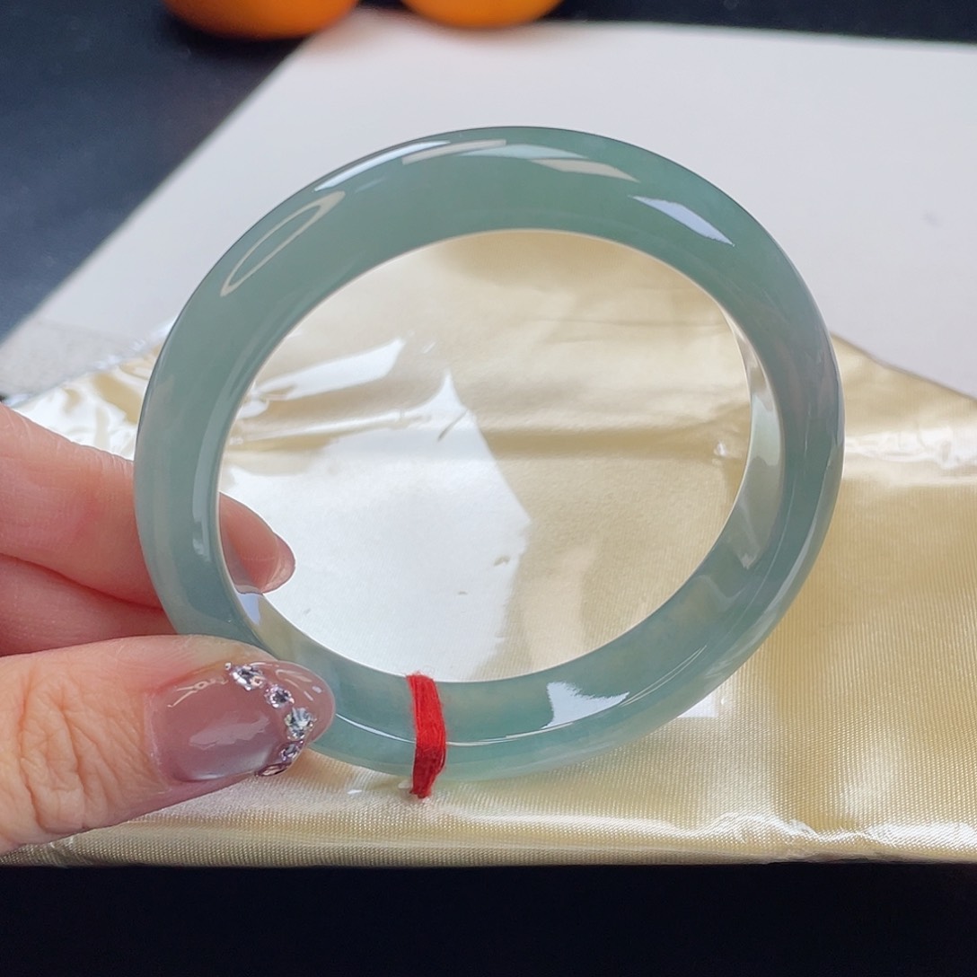 翡翠手镯未镶嵌翡翠