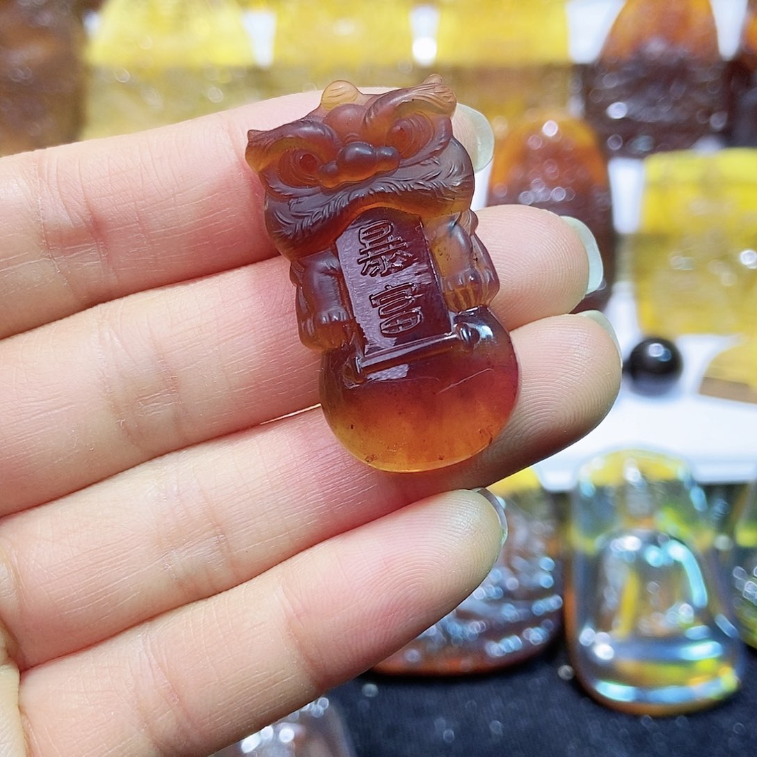 琥珀颈饰未镶嵌暴富