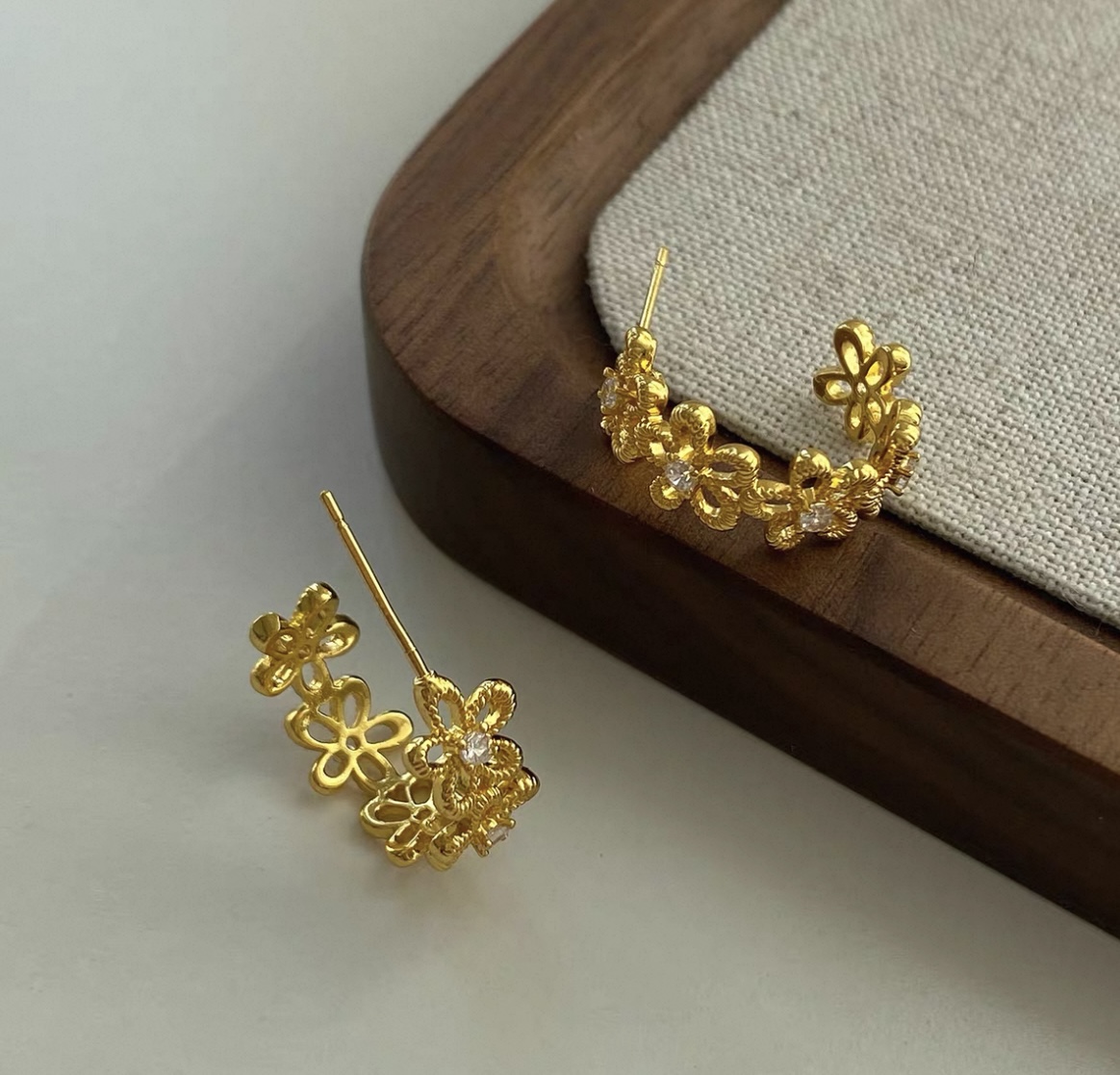 合金耳饰 轻奢欧美复古高级感镂空花朵耳钉