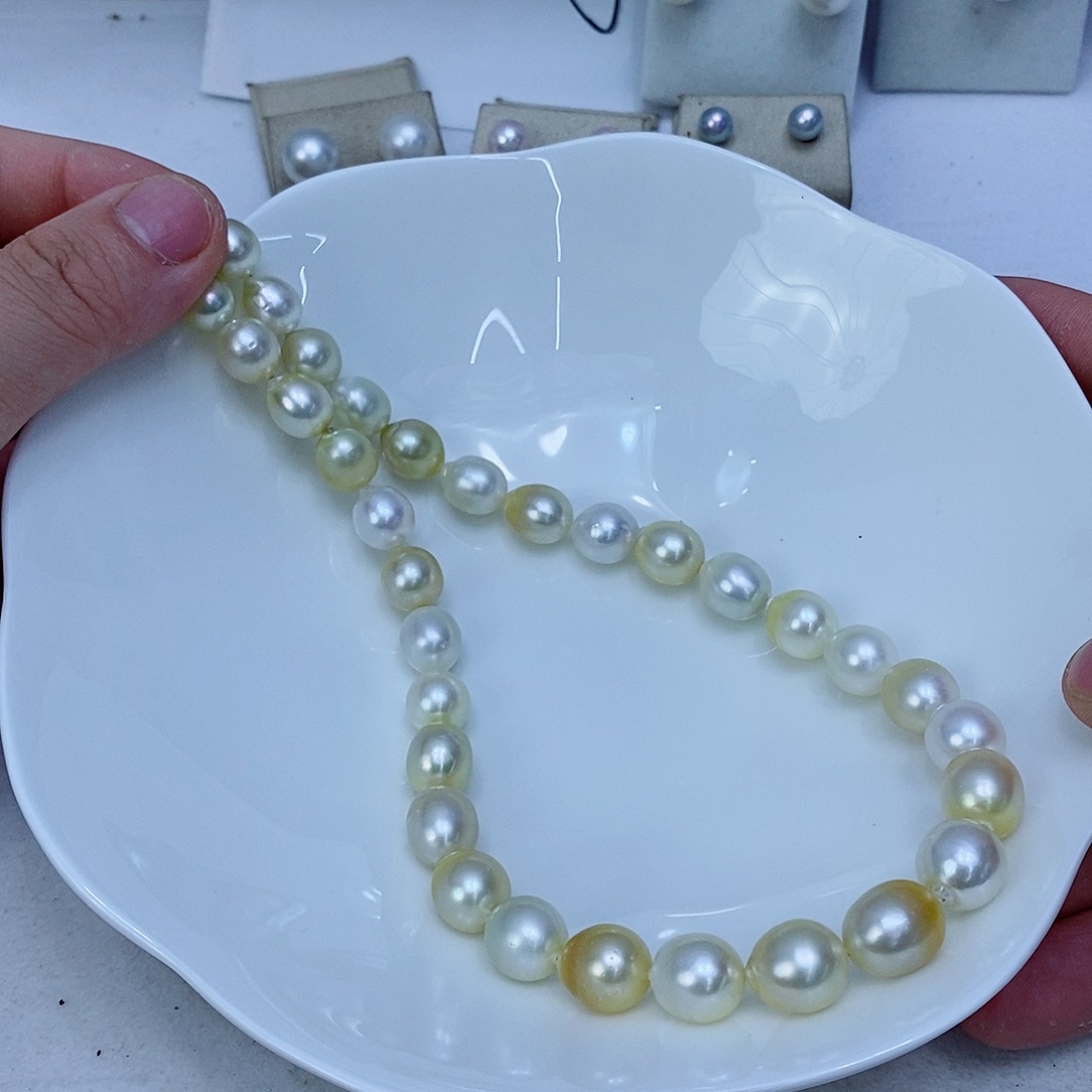 未镶嵌海水珍珠颈饰
