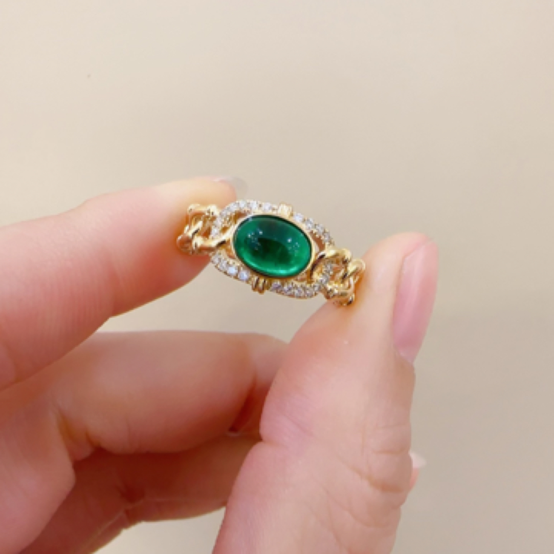 18k金镶嵌哥伦比亚素面祖母绿戒指 主石93分 钻石11分