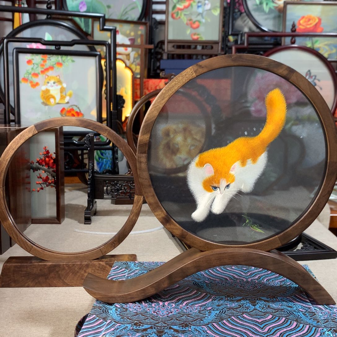 木苏绣精品推荐给朋友