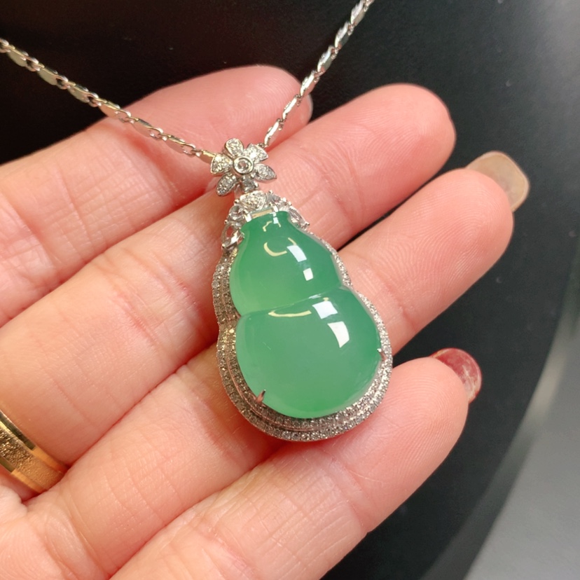 【闪购商品】翡翠吊坠(赠链)18K金镶嵌