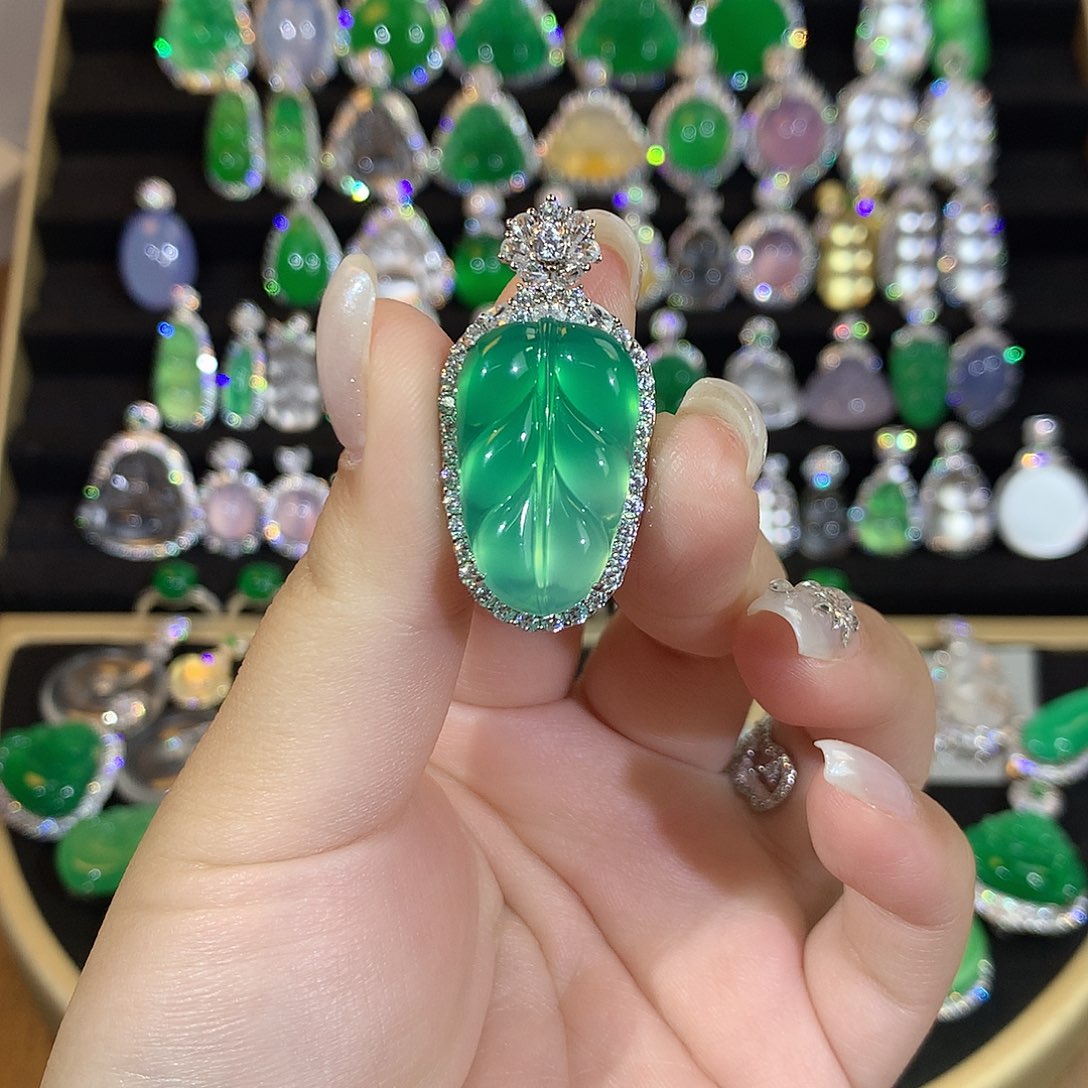 熊***丽玛瑙/玉髓银S925镶嵌颈饰