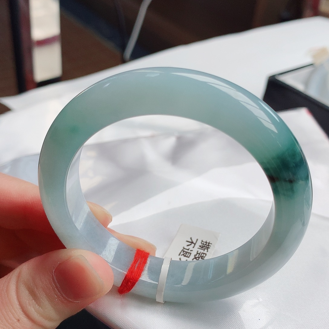 翡翠手镯未镶嵌天然翡翠A货