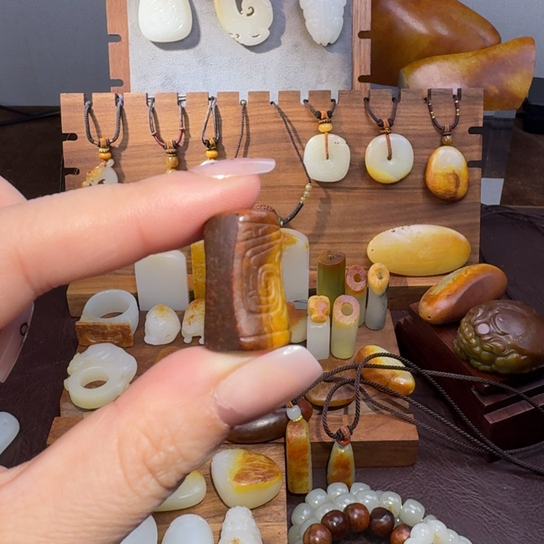 和田玉颈饰未镶嵌