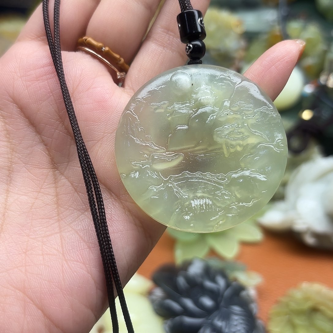 蛇纹石玉未镶嵌吊坠