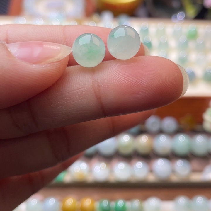 翡翠散珠冰飘金丝绿圆珠一对8,5mm