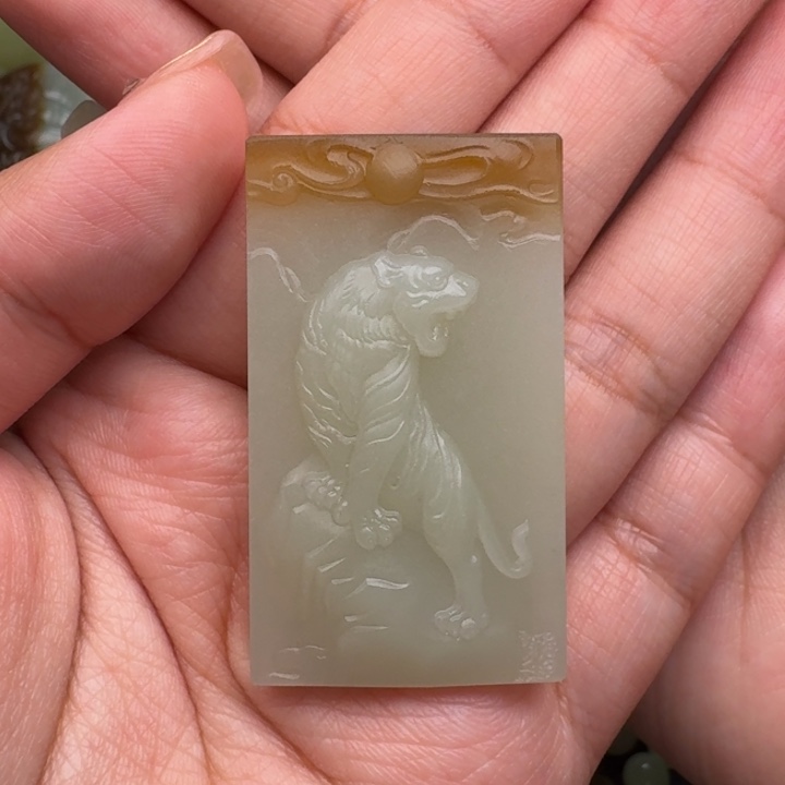 定制和田玉正**光上山虎