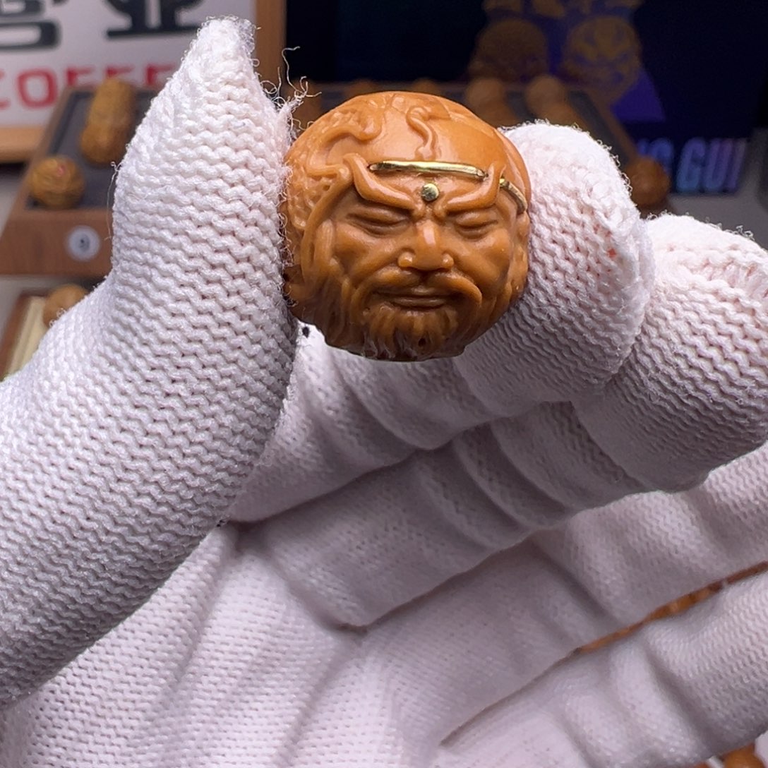 文玩核桃把件镶嵌款玉龙关公18左右尺寸全品有正常封口线