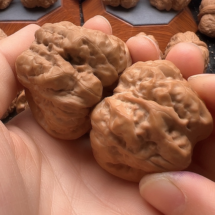 文玩核桃把件魏*人边44左右