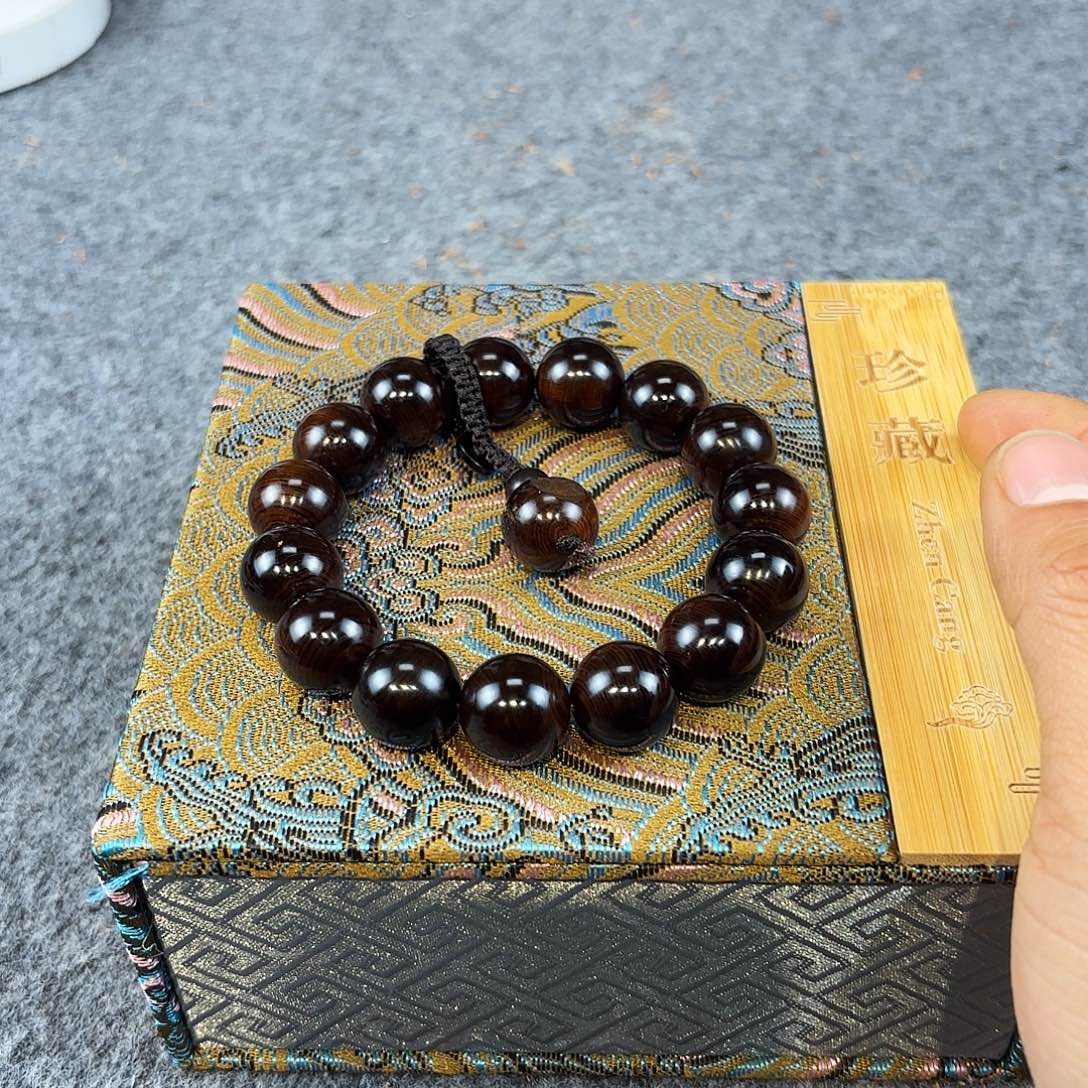 崖柏1.5五灵脂绿色结油崖柏 一档 一木多香