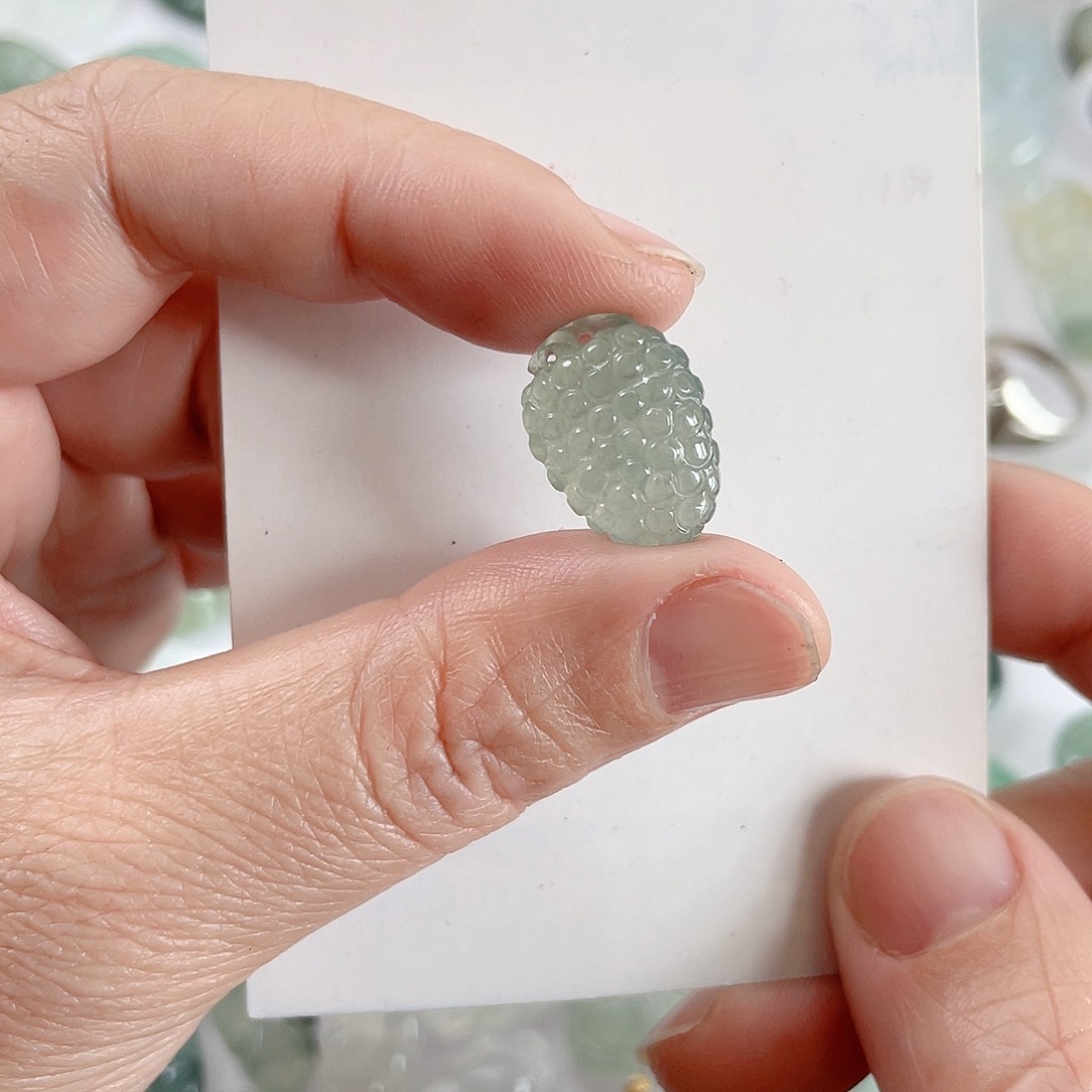 翡翠颈饰未镶嵌小葡萄