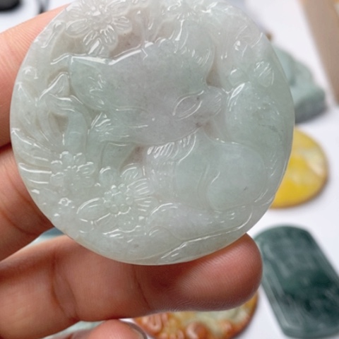 翡翠颈饰未镶嵌翡翠