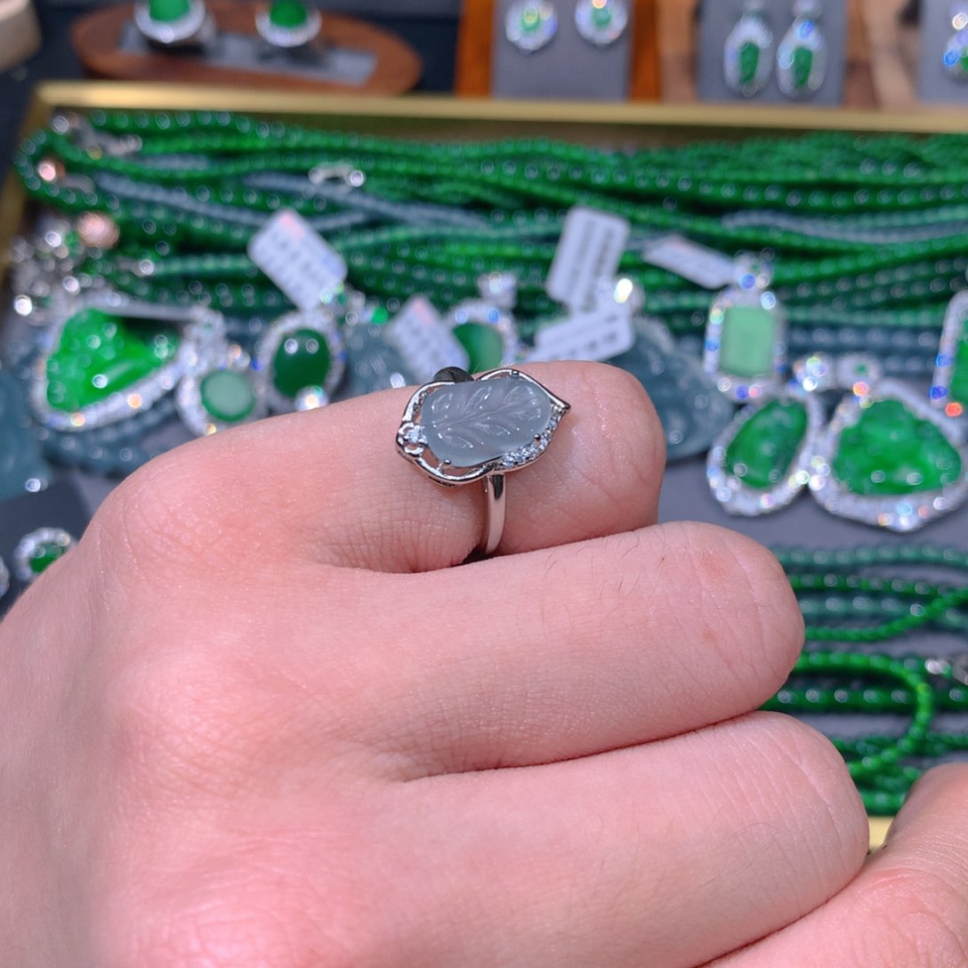 翡翠戒指未镶嵌天然