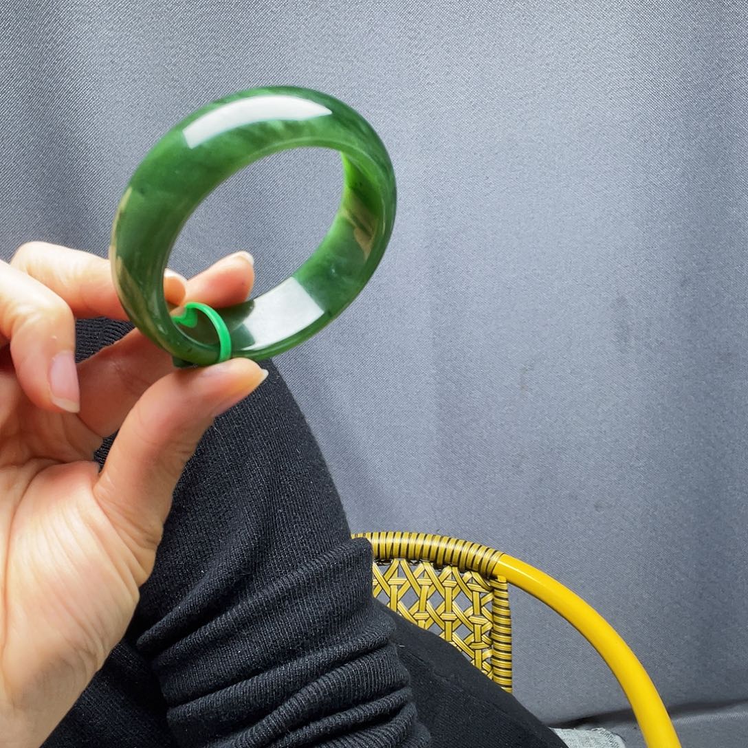 ****࿐和田玉未镶嵌手镯