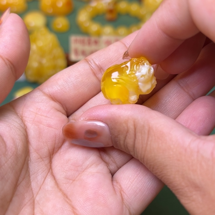 蜜蜡未镶嵌珠宝奇石