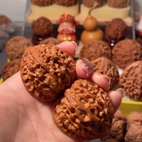 文玩核桃吊坠40金牛