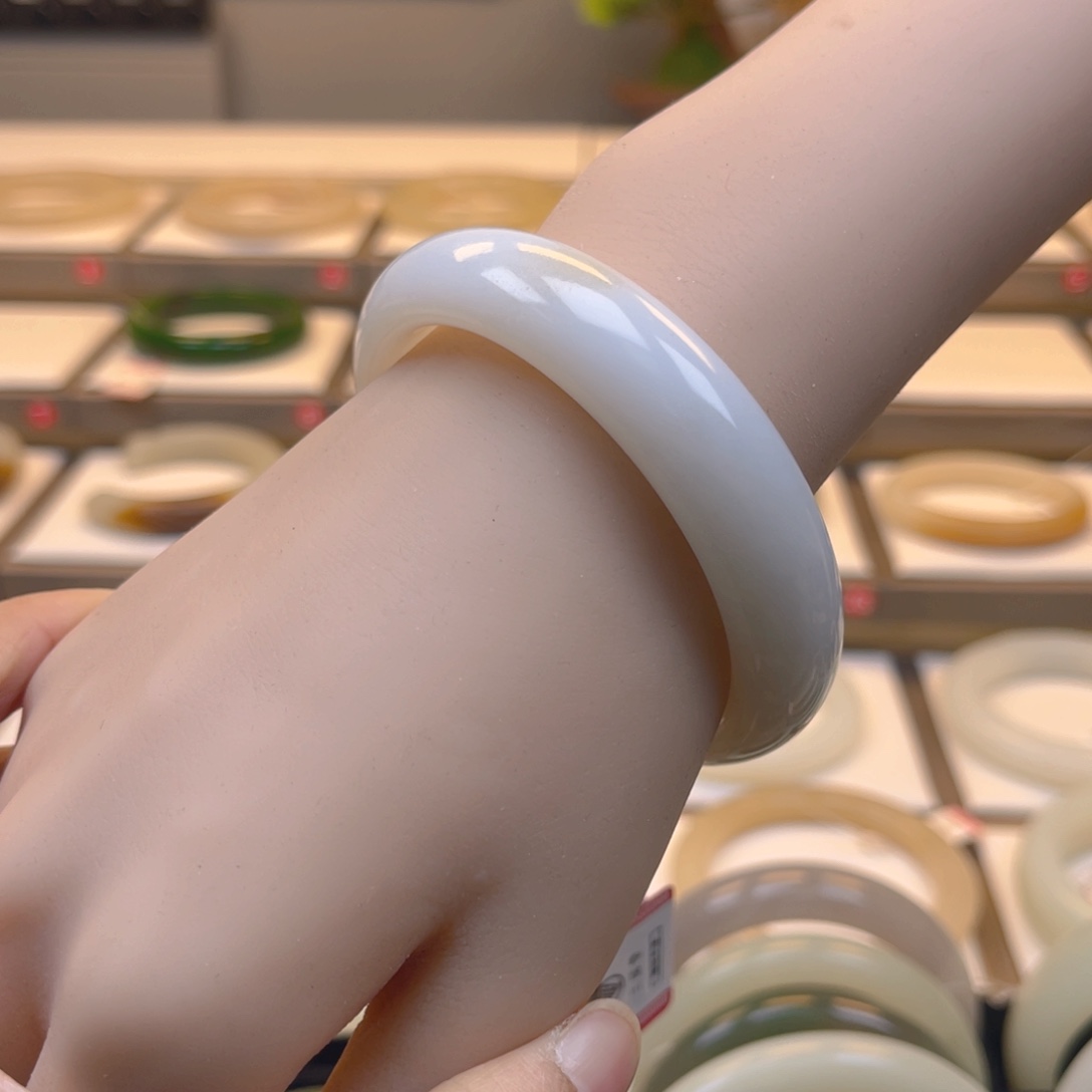 和田玉手镯未镶嵌3